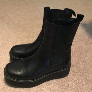 Vegabond Tara Chelsea Platform Boots